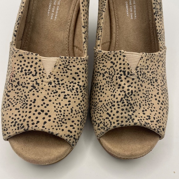 TOMS Michelle slip-on wedges peep toe sandals cheetah print womens Size 7W - Picture 6 of 9